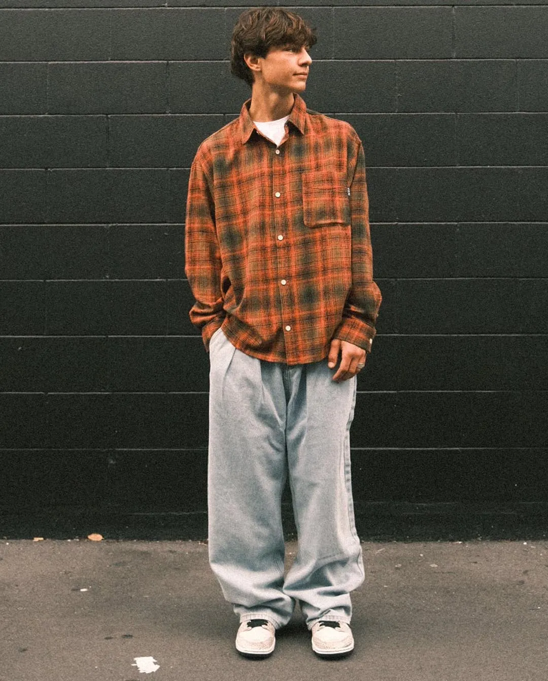 Vic - Baggy Pleated Jeans - Light Blue